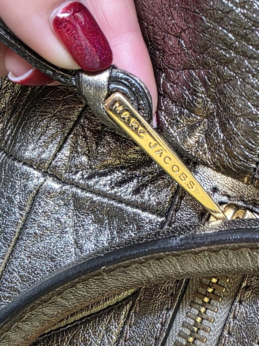 Marc Jacobs Metallic Pewter Shoulder Bag with Gold Chain - Picture 5 of 16